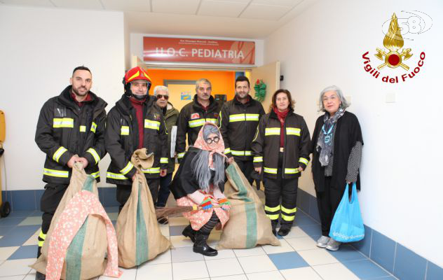 Epifania, Vigili del Fuoco portano la calza ai bambini del Moscati
