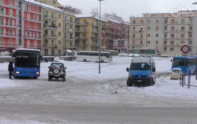 Capoluogo e hinterland sotto la neve: gelo e disagi /VIDEO