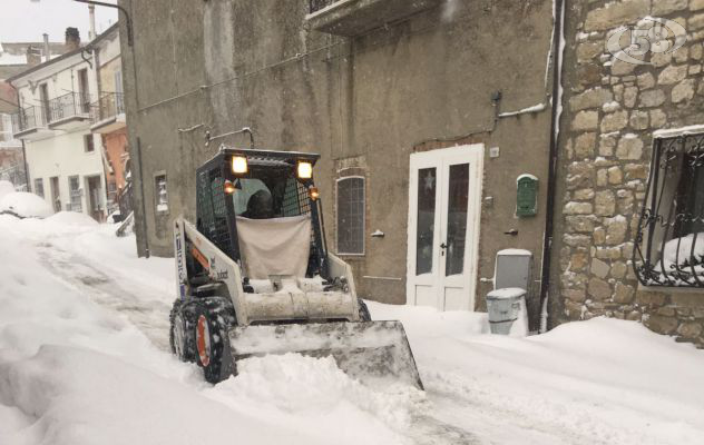 Greci, scuole chiuse e mezzi a lavoro: ''Paese non è isolato''