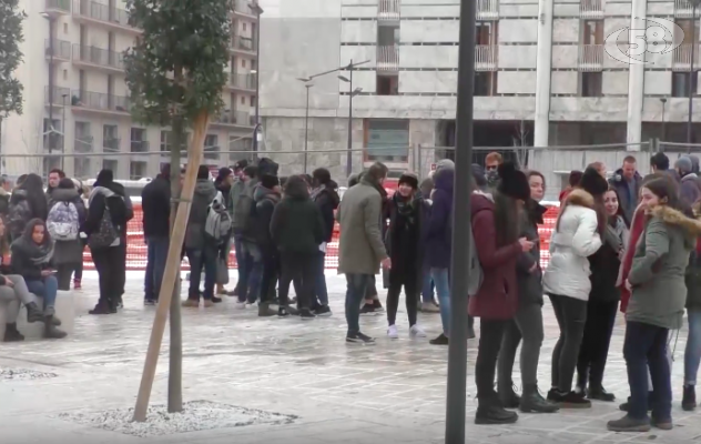 ''Aule fredde'', niente scuola per gli studenti dell'Imbriani /VIDEO