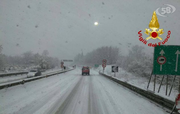 Avellino, disagi sulla variante / VIDEO. Caschi rossi a lavoro