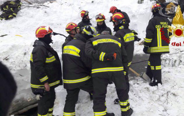 Hotel Rigopiano, sul posto anche i Vigili del Fuoco irpini