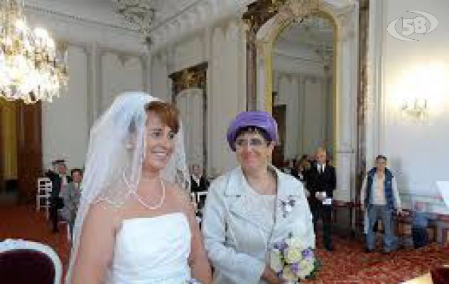 Giuseppina e Raphaelle spose in Francia, comune irpino ''condannato'' a riconoscere il matrimonio