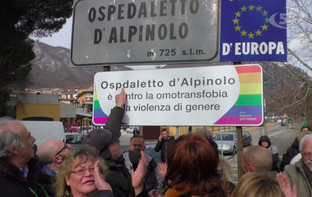 Candelora, festa dei diritti con Luxuria e la ''Iena'' Lucci /VIDEO