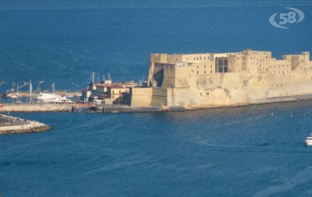 Napoli, è boom di turisti: Castel dell'Ovo incanta i visitatori