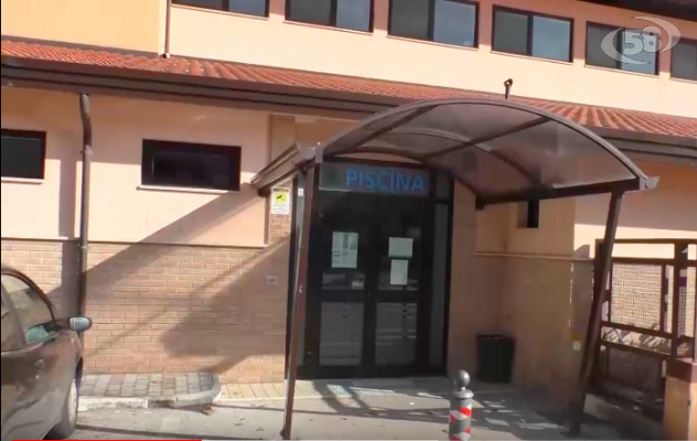 Mercogliano, piscina chiusa da due mesi: è polemica