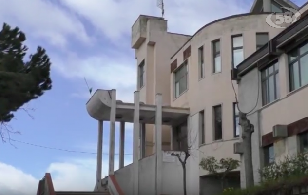 Gesualdo, lucchetti alla scuola: genitori preoccupati