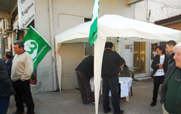 Grottaminarda, gli agricoltori in piazza: ''Con l'Imu finiremo in ginocchio''. 
