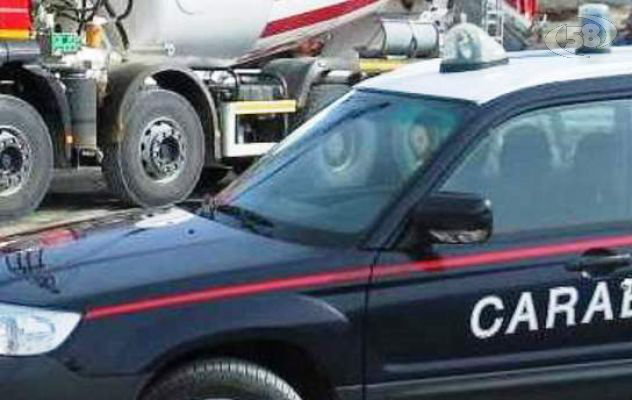 Imprenditore cade dall'impalcatura e batte la testa: incidente durante il trasporto in ospedale