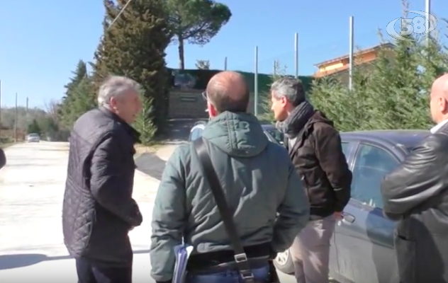 Contrada Creta, tecnici in sopralluogo: il Vescovo con i cittadini