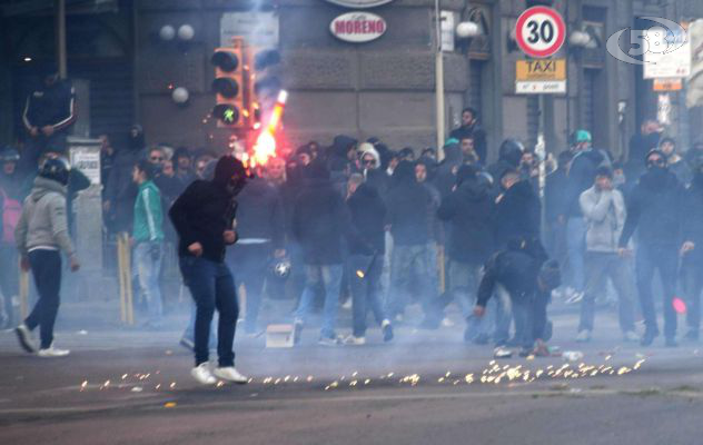 Salvini a Napoli, scontri e polemiche. Macry: ''De Magistris responsabile''
