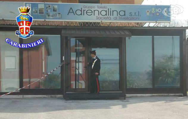 Cinque colpi di pistola contro le vetrate di un'azienda di Santo Stefano del Sole