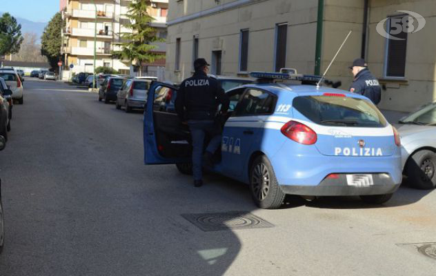 Si spacciano per impiegati dell’Enel e rubano  denaro in casa