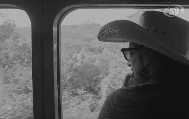 Capossela canta il treno Avellino-Rocchetta /VIDEO