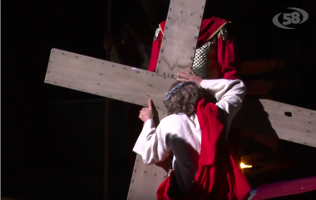 Carpignano, il fascino senza tempo della Via Crucis /SPECIALE