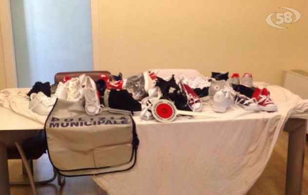 Scarpe contraffatte al mercato: scatta il sequestro