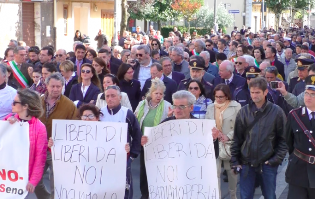 La marcia dei mille: Montoro e l'Irpinia contro la violenza /VIDEO