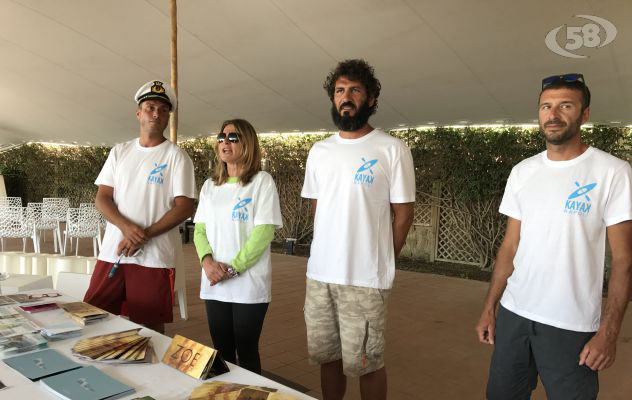 Kayak e canoe per difendere il mare di Napoli /VIDEO