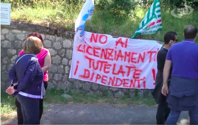 Villa dei Pini, lotta dura: in 22 rischiano il posto /VIDEO