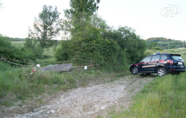 Villanova, discarica abusiva a cielo aperto: 15 lastre di eternit