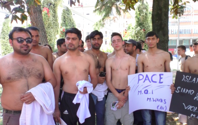 ''Aggredito da islamici perché senza maglietta'': sit-in contro la violenza