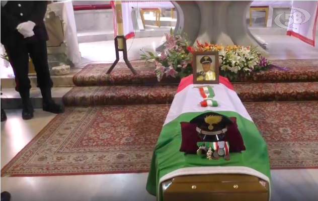 Dolore e commozione, l'Irpinia saluta il Maresciallo Primo /VIDEO