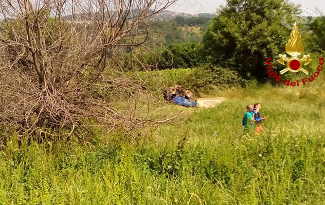 Muore investito dal trattore che stava guidando