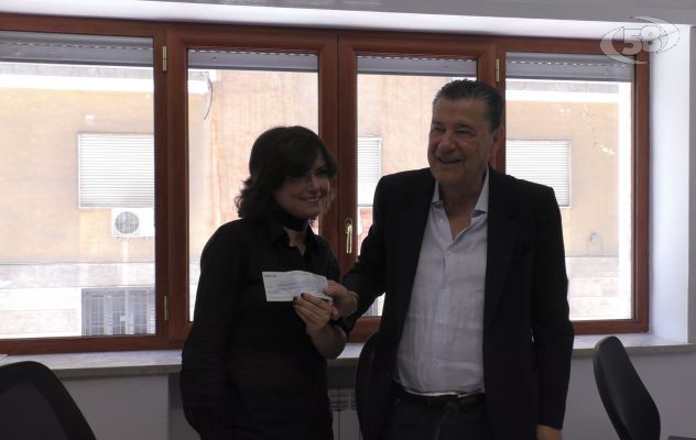 Donna bruciata dal compagno, raccolta fondi dei giornalisti