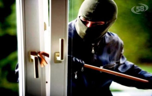 Ariano, furto in una villa di Camporeale: rubati oro e contanti 