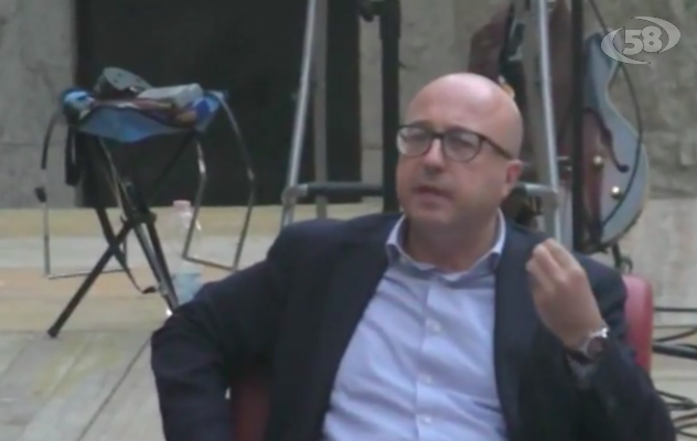 ''Elogio della calvizie'', a Grotta il libro dell'onorevole Cesaro /VIDEO