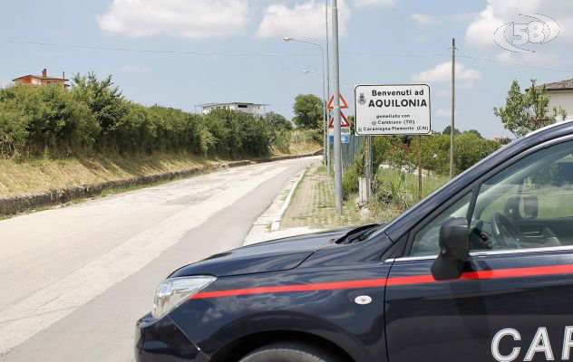 ''Fuori i soldi o ti bruciamo il bar,'' poi l'aggressione: 3 arresti