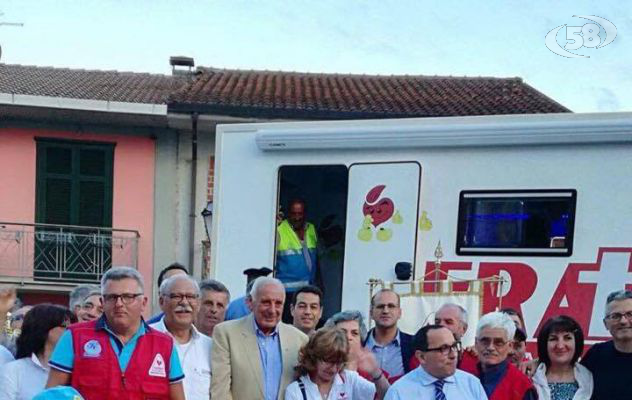 Un'autoemoteca per la Fraters. La solidarietà dei donatori sangue