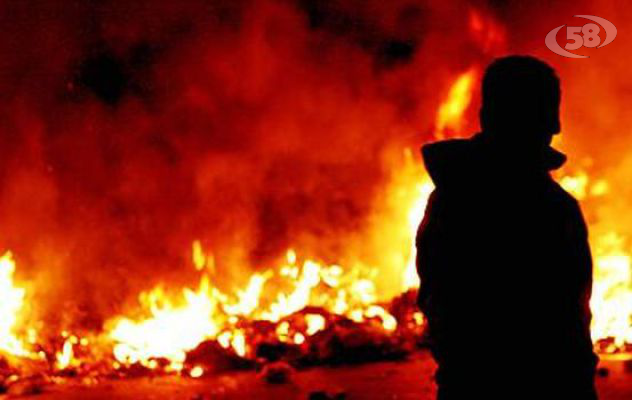 Niente carcere e pena dimezzata per il piromane di Atripalda