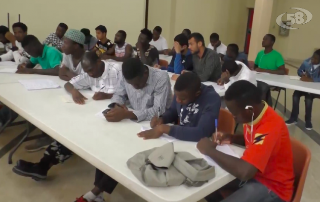 La Chiesa ''sfratta'' la scuola per migranti:  avete un mese di tempo