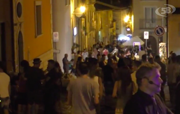 ''Vicoli e Arte'' ad Ariano, centro storico preso d'assalto /VIDEO