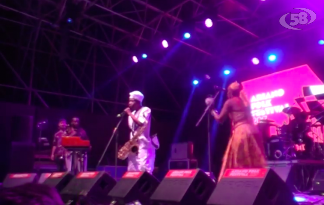Il Folk Festival entra nel vivo: Orlando Julius fa ballare il Tricolle /VIDEO