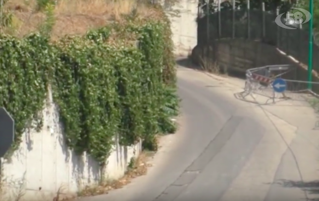 Ariano, buca in Via Loreto: dopo mesi è ancora lì