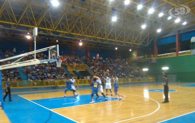 Basket, Sidigas batte Scafati: folla di tifosi al Palasport di Ariano /VIDEO