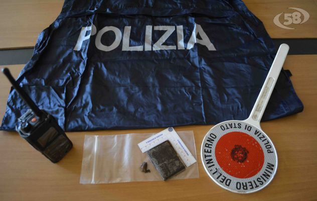 Spaccio di droga, 52enne nei guai beccato dalla polizia