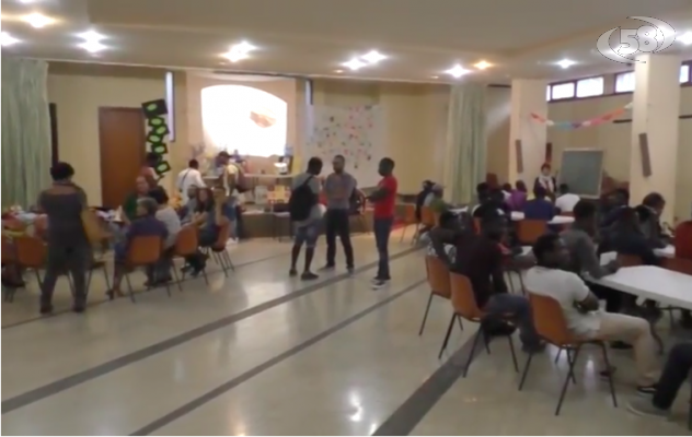 Migranti ''sfrattati'' dalla Chiesa: la nuova sede ancora non c'è