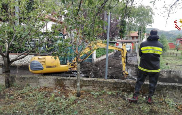 Vento e pioggia, Vigili del Fuoco a lavoro: 30 interventi