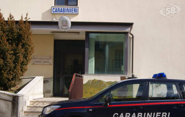 Giovane aggredito dal suocero e dal cognato