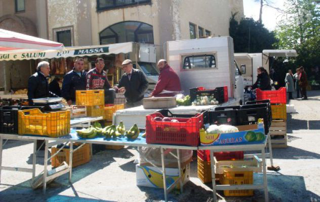 Ariano, per la Festa della Liberazione negozi aperti e mercato settimanale