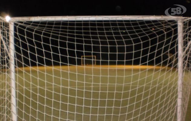 Ariano, 77enne muore mentre gioca a calcetto:l'ultimo saluto della città/Video