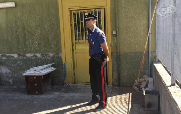Ariano, sfondano una scuola per rubare alle Poste /VIDEO