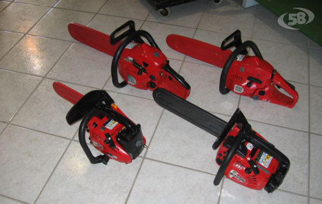 Vendeva coltelli e motoseghe contraffatte: denunciato napoletano