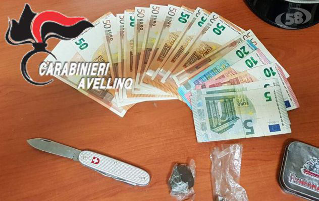 Serino, infastidisce i clienti del bar ed aggredisce i Carabinieri: arrestato pusher