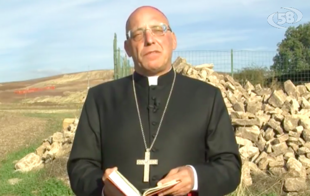 Melillo legge la parola di Dio tra le rovine di Aequum Tuticum