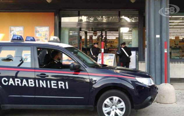Atripalda, tentato furto in un negozio di elettronica: un arresto e una denuncia