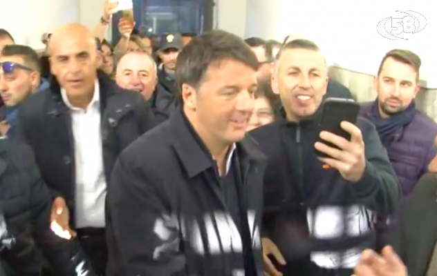 Renzi rianima la stazione di Ariano: l'arrivo dell'ex premier /VIDEO